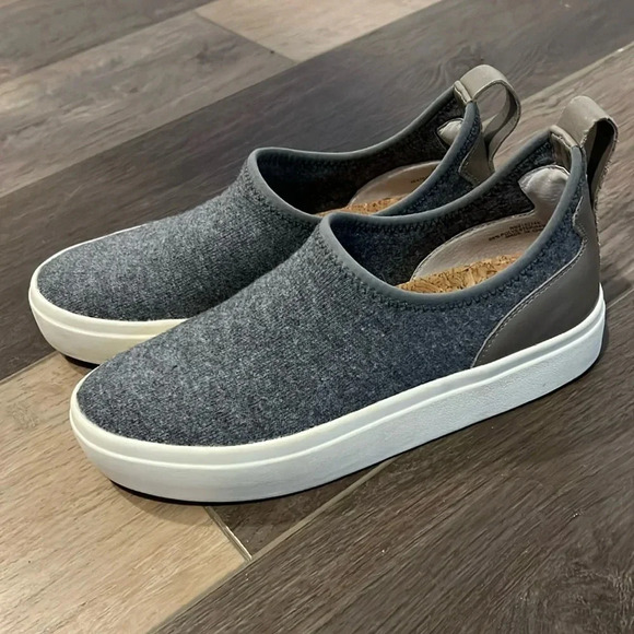 Lucky Brand Tauve Grayish slip on sneakers size 7 - Picture 2 of 12
